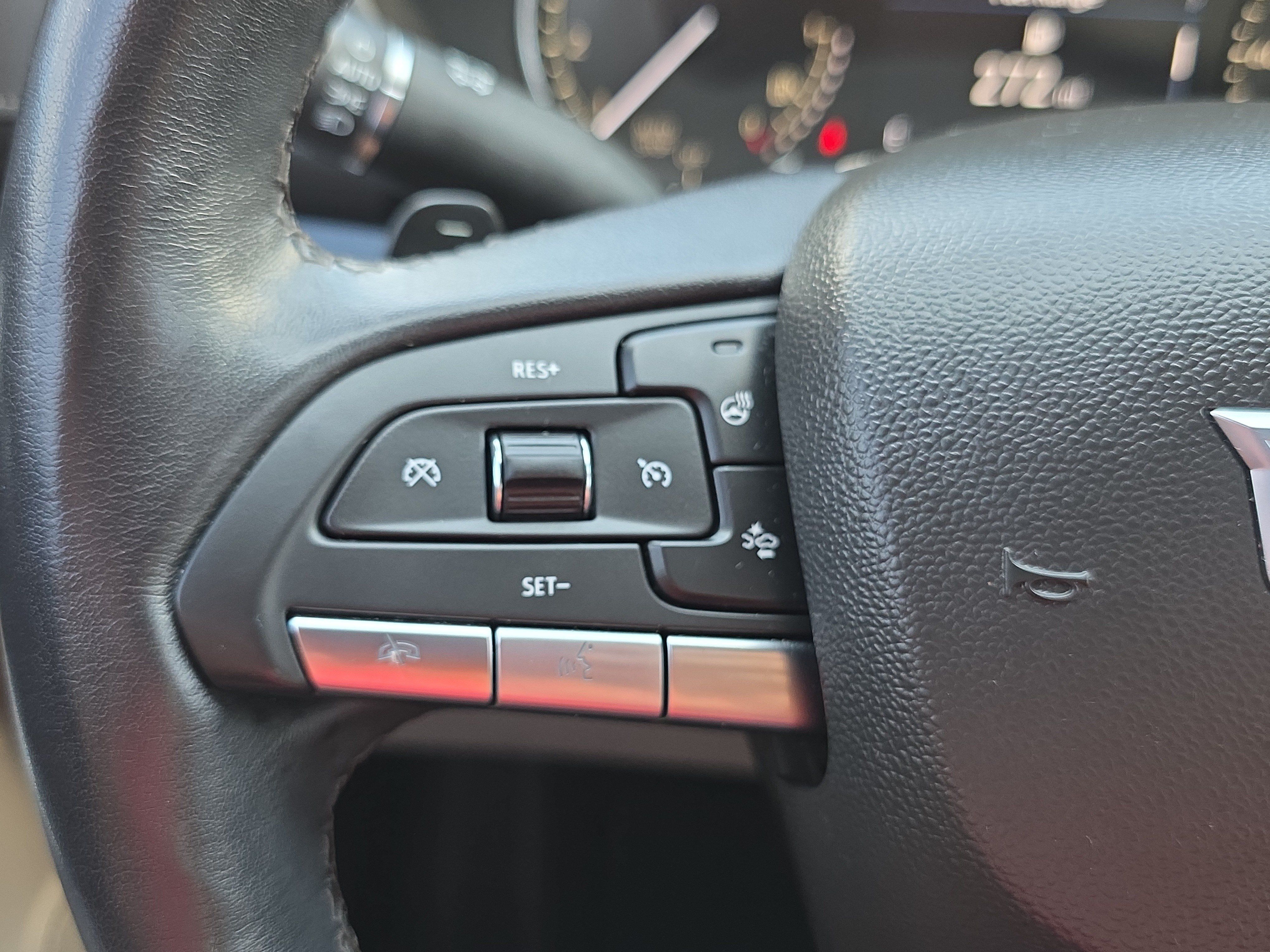 Used 2023 Cadillac XT4 Premium Luxury w/ Cold Weather Package FWD image 19