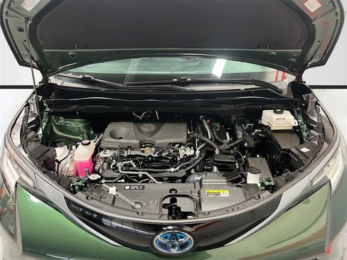 Used 2022 Toyota Sienna Limited image 34