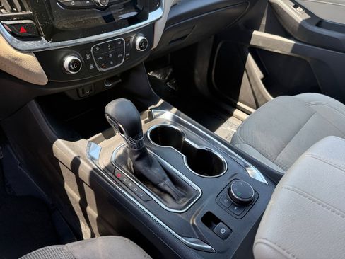 Used 2022 Chevrolet Traverse LS AWD/4WD image 13