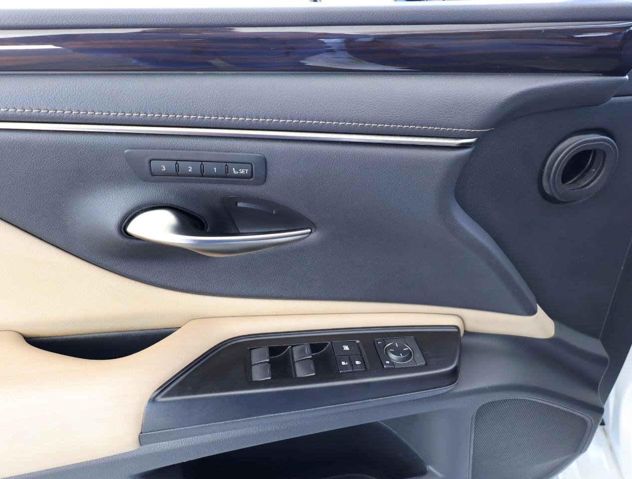 Used 2019 Lexus ES 350 w/ Accessory Package 2 FWD image 35
