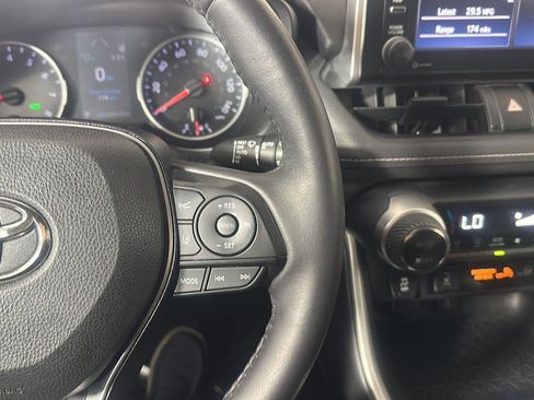 Used 2020 Toyota RAV4 XLE w/ Convenience Package AWD/4WD image 9