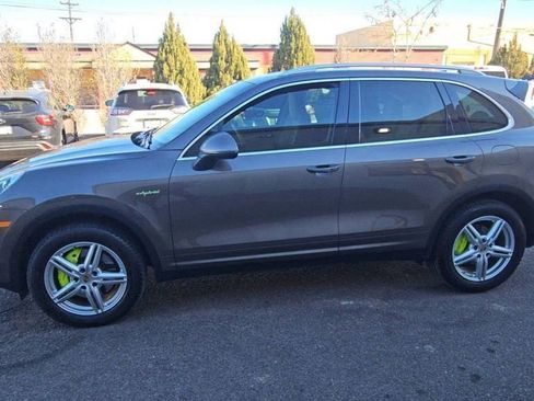 Used 2016 Porsche Cayenne S image 4