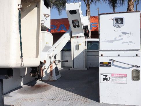 Used 2015 Ford F550 2WD Regular Cab Super Duty image 9