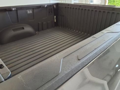 Used 2025 Toyota Tundra Limited AWD/4WD image 23