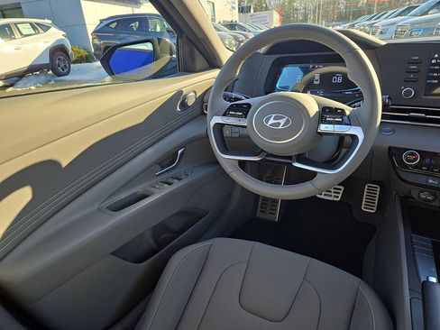 Used 2025 Hyundai Elantra Sport image 10