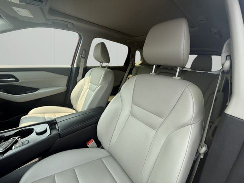 Used 2024 Nissan Rogue SV w/ SV Premium Package AWD/4WD image 9
