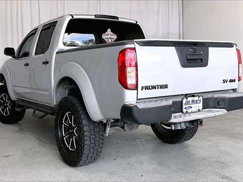 Used 2013 Nissan Frontier SV image 5