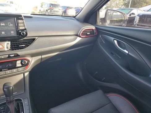 Used 2018 Hyundai Elantra GT Sport image 3