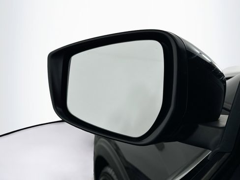 Used 2023 Nissan Kicks SR image 16