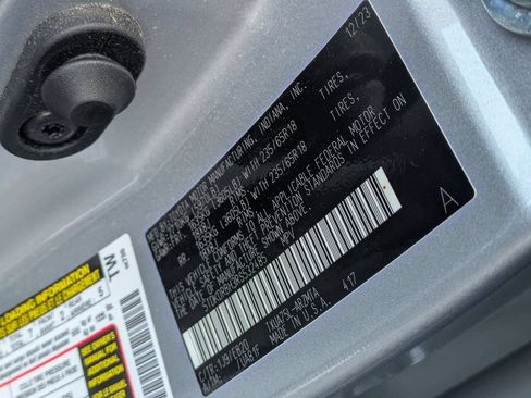 Used 2024 Toyota Highlander XLE AWD/4WD image 12