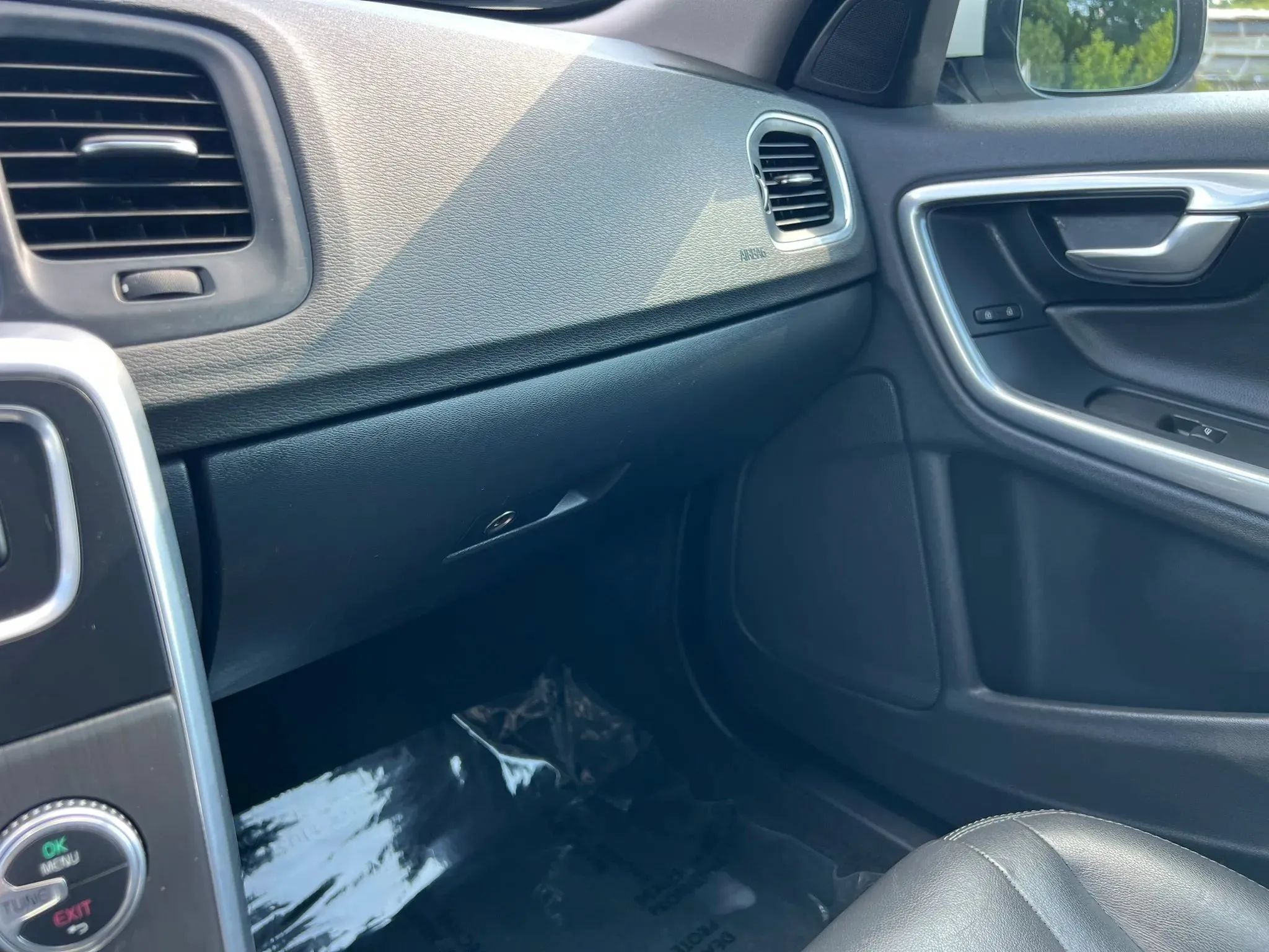 Used 2016 Volvo V60 T5 Premier w/ Convenience Package FWD image 34