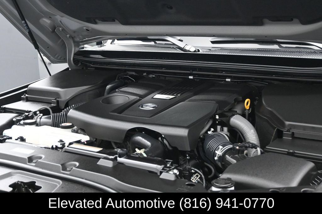 Used 2025 Lexus GX 550 w/ Accessory Package (2T) AWD/4WD image 30