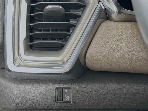 Used 2024 GMC Canyon Denali image 13