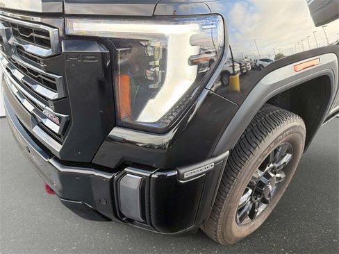 Used 2024 GMC Sierra 2500 AT4 w/ AT4 Premium Plus Package image 9