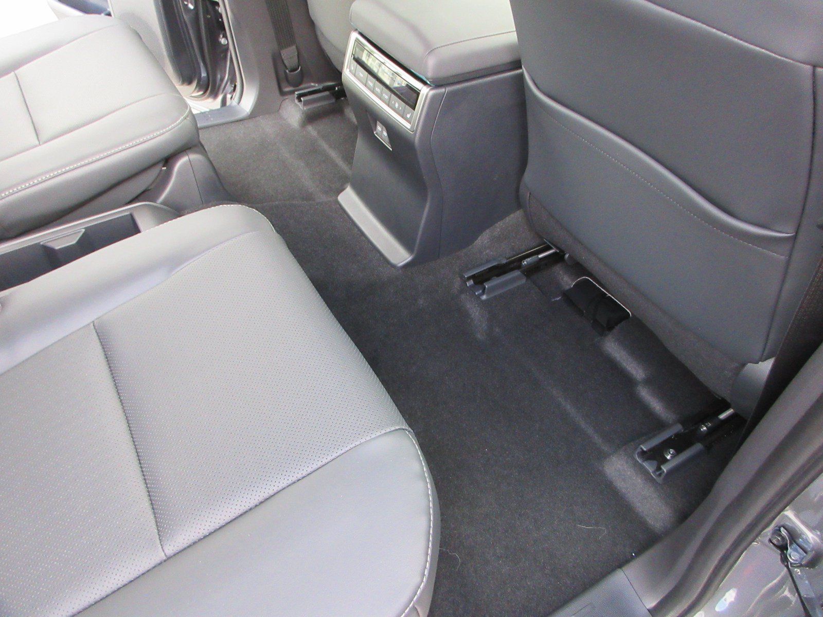 Used 2026 Lexus GX 550 w/ Cold Area Package AWD/4WD image 22