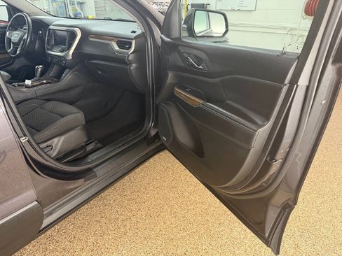 Used 2017 GMC Acadia SLE FWD image 19