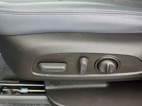Used 2023 Buick Enclave Essence FWD image 18