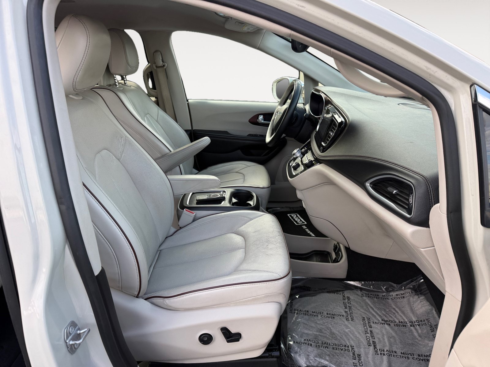 Used 2017 Chrysler Pacifica Limited FWD image 18