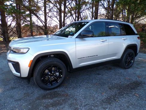 New 2026 Jeep Grand Cherokee Altitude image 1