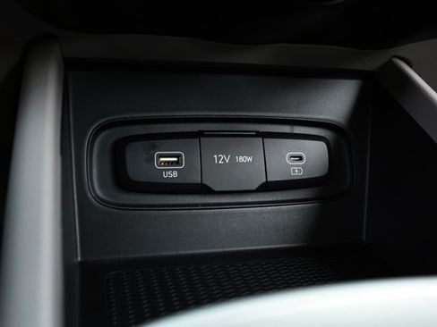 Used 2025 Hyundai Venue SEL FWD image 20