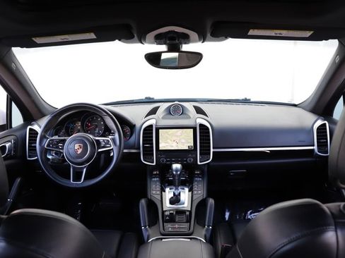 Used 2018 Porsche Cayenne Platinum Edition w/ Premium Package image 34