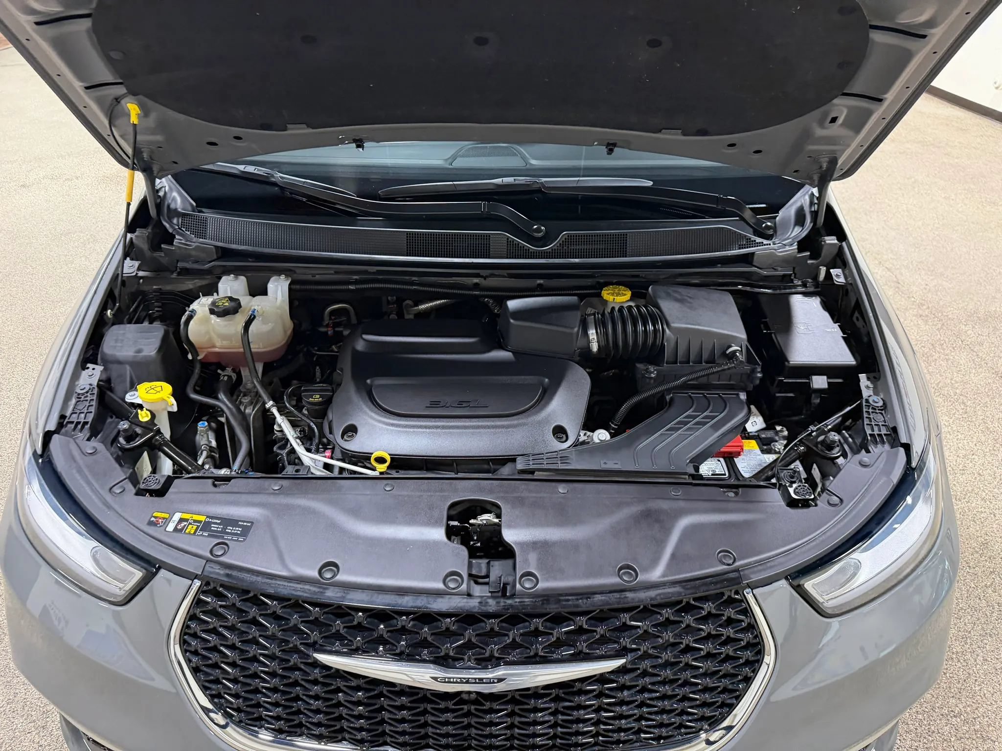 Used 2025 Chrysler Pacifica Select FWD image 55