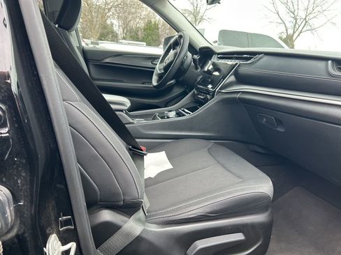 Used 2023 Jeep Grand Cherokee L Laredo image 11