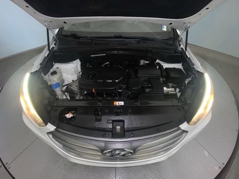 Used 2018 Hyundai Santa Fe Sport w/ 2.4L Tech Package 04 AWD/4WD image 26