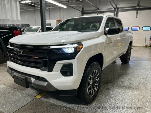 Used 2023 Chevrolet Colorado Z71 w/ Z71 Convenience Package 2 image 9