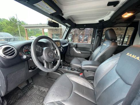 Used 2015 Jeep Wrangler Unlimited Sahara w/ Connectivity Group AWD/4WD image 8