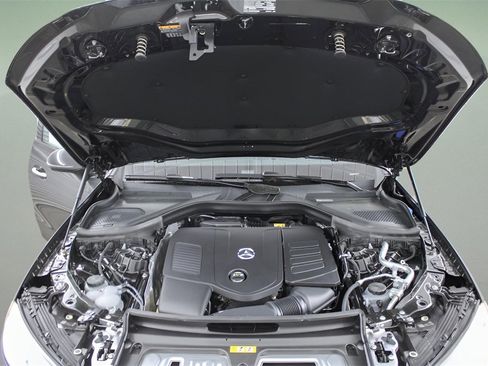 Used 2025 Mercedes-Benz GLC 300 GLC 300 image 23