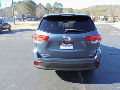 Used 2019 Toyota Highlander XLE image 4