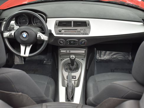 Used 2004 BMW Z4 2.5i RWD image 18