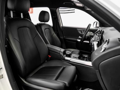 Used 2021 Mercedes-Benz GLB 250 w/ Premium Package image 38
