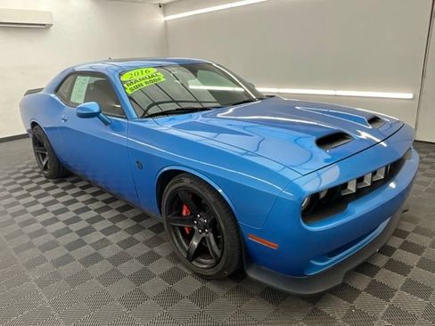 Used 2016 Dodge Challenger SRT Hellcat RWD image 3