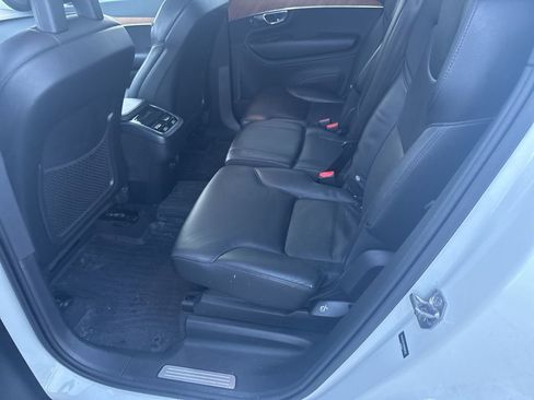 Used 2021 Volvo XC90 T6 Momentum image 9