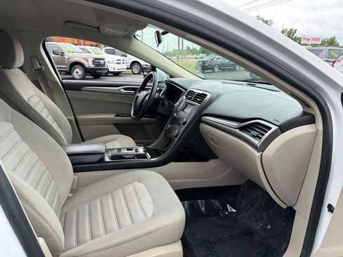 Used 2018 Ford Fusion SE FWD image 4