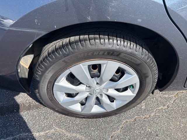 Used 2015 Toyota Corolla LE FWD image 14