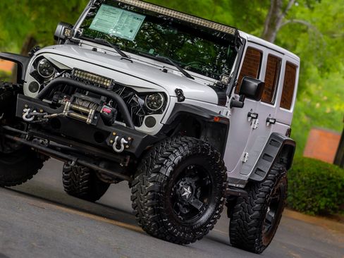 Used 2016 Jeep Wrangler Unlimited Sahara AWD/4WD image 24