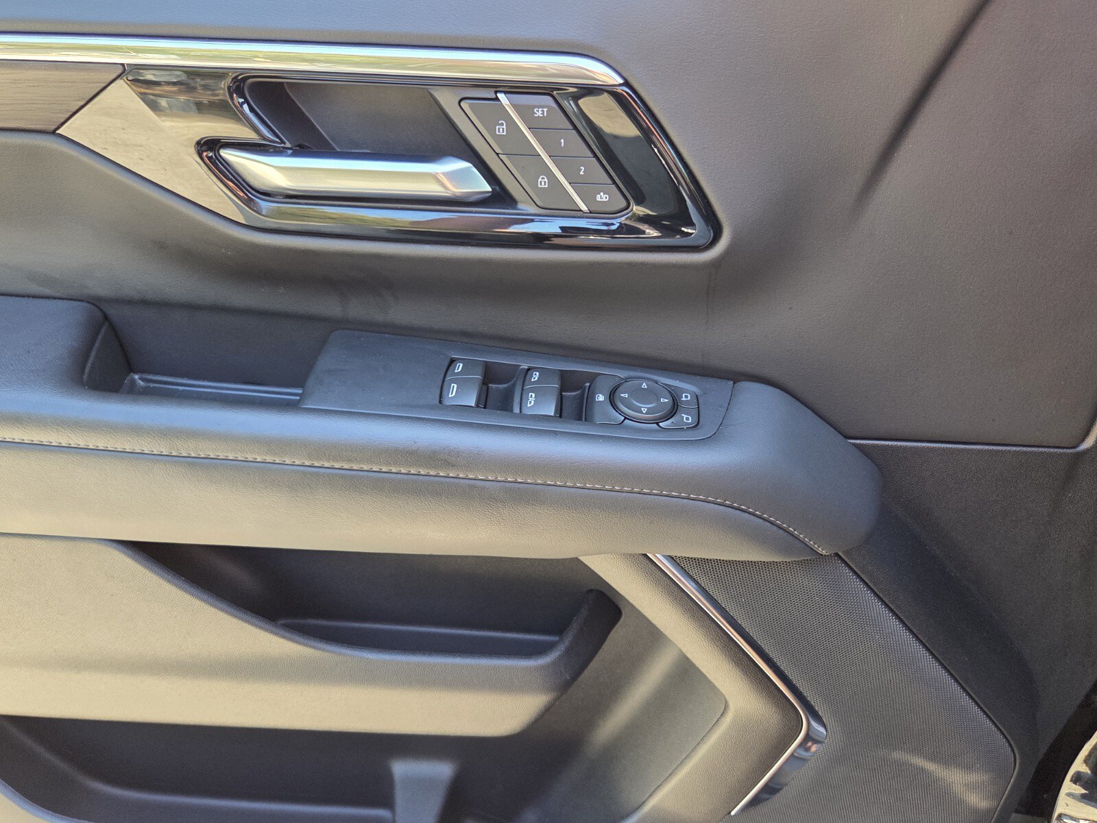 Used 2025 Chevrolet Suburban LT AWD/4WD image 36