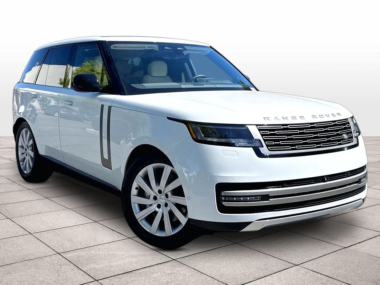 Used 2025 Land Rover Range Rover SE AWD/4WD image 2