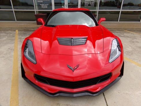 Used 2015 Chevrolet Corvette Z06 w/ 3LZ Preferred Equipment Group RWD image 2