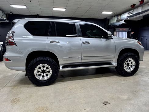 Used 2014 Lexus GX 460 w/ Premium Package image 11