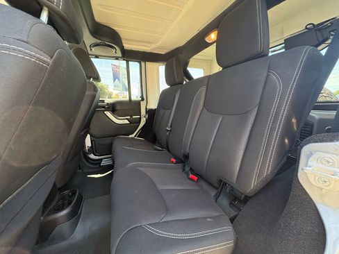 Used 2014 Jeep Wrangler Unlimited Sahara w/ Connectivity Group AWD/4WD image 15