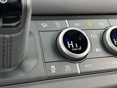 Used 2025 Land Rover Defender 110 S image 30