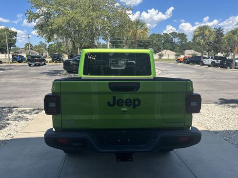 New 2025 Jeep Gladiator Sport image 4