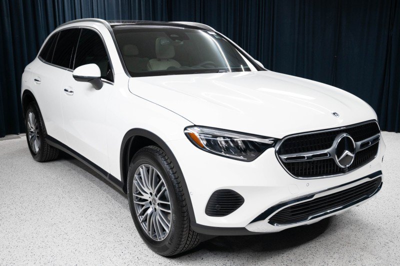 New 2027 Mercedes-Benz GLC 300 image 3