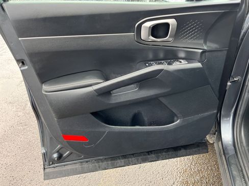 Used 2023 Kia Sorento LX image 18
