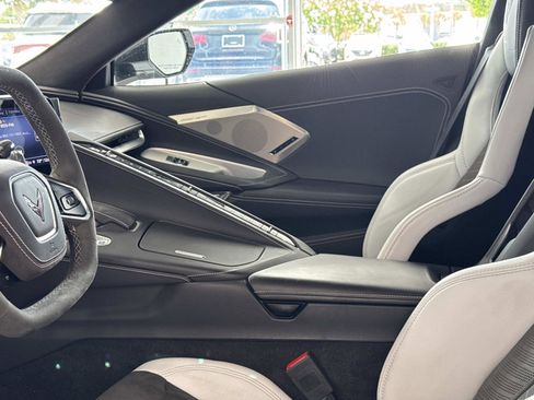 Used 2023 Chevrolet Corvette Stingray Premium Conv w/ Z51 Performance Package RWD image 9