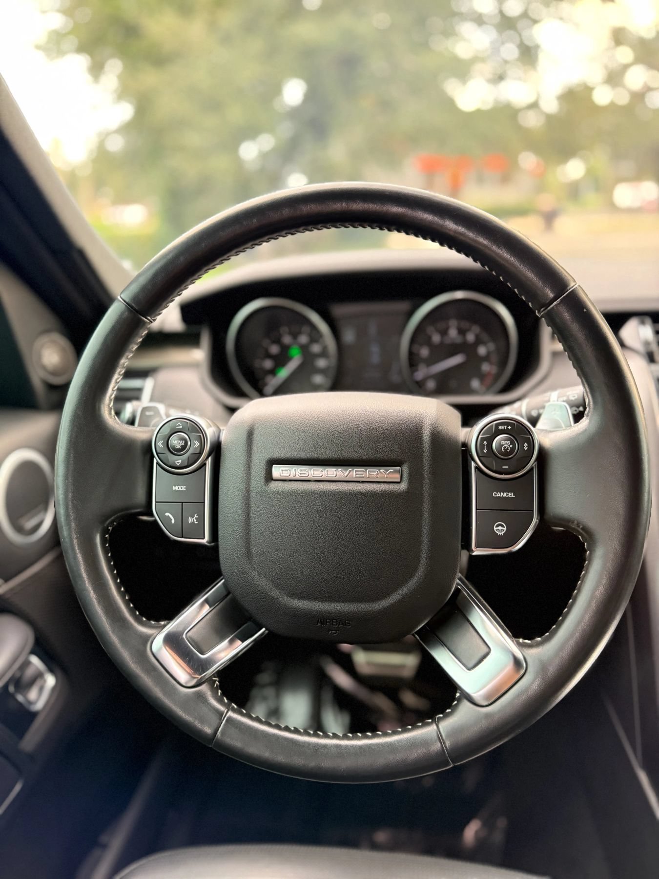 Used 2017 Land Rover Discovery HSE Luxury AWD/4WD image 11